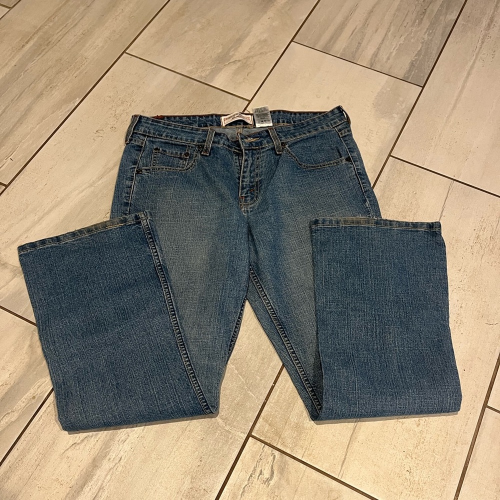 Women’s Levi Jeans